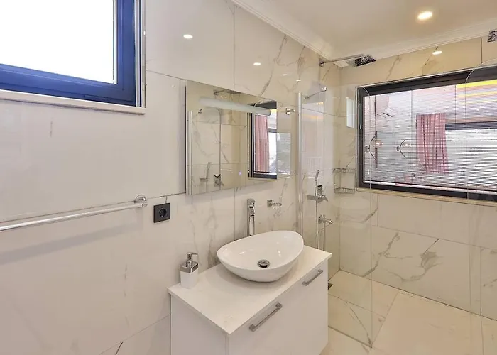 别墅 Saribelen 2 Bedroom Secluded With Private Pool Hot Tub